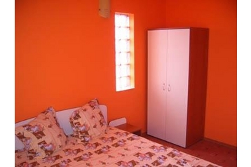 Románia Privát 2 Mai, Exteriőr